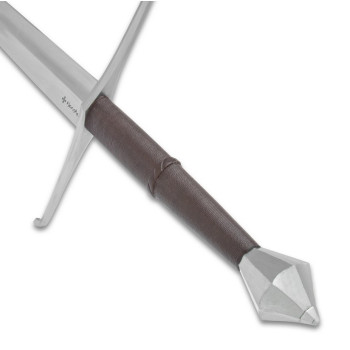 Honshu istorinė kalvė, XV a. itališkas ilgasis kardas