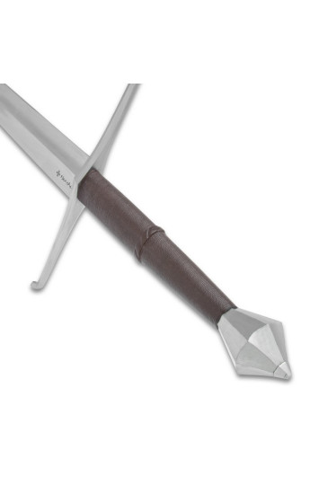 Honshu istorinė kalvė, XV a. itališkas ilgasis kardas