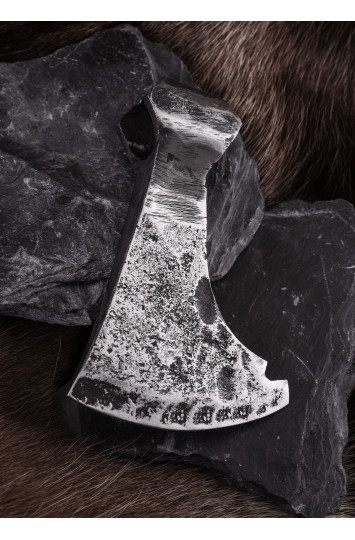 Barzdinio kirvio galva, ašmenys buki