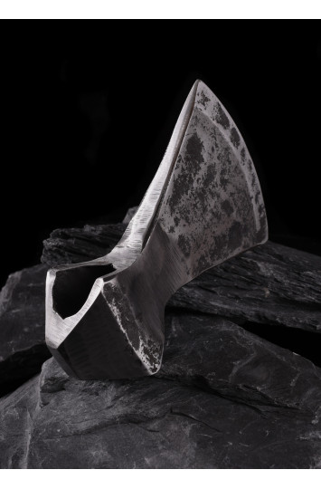 Viduramžiško kirvio galva, ašmenys buki