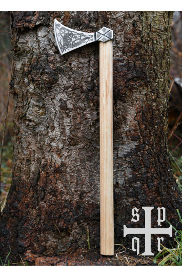 Mammen kirvis su raižiniais