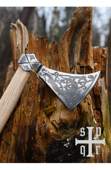 Mammen kirvis su raižiniais