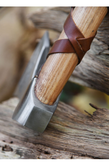 Vikingų kirvis tipas E