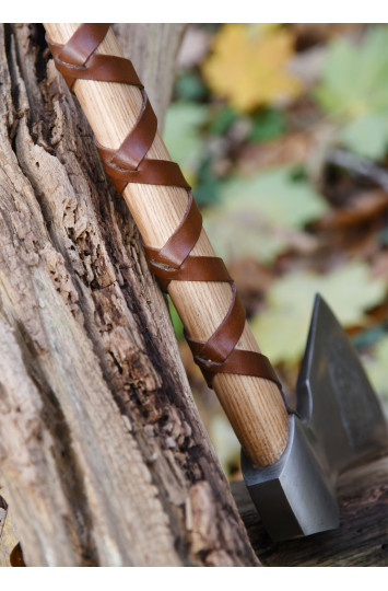 Vikingų kirvis tipas F