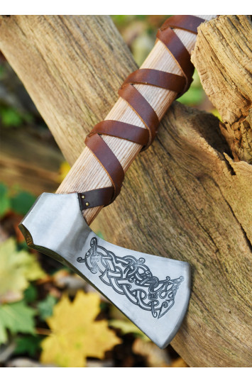 Vikingų kirvis tipas L