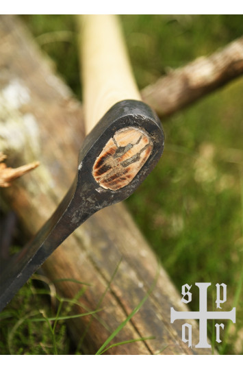 Vikingų barzdotas kirvis, rankomis kaltas