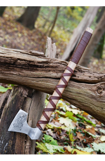 Vikingų kirvis tipas D