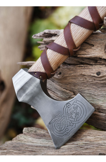 Vikingų kirvis tipas D