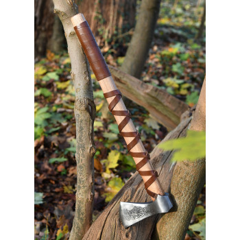 Vikingų kirvis tipas L