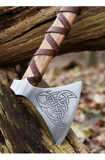 Vikingų kirvis tipas M