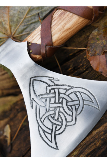 Vikingų kirvis tipas M