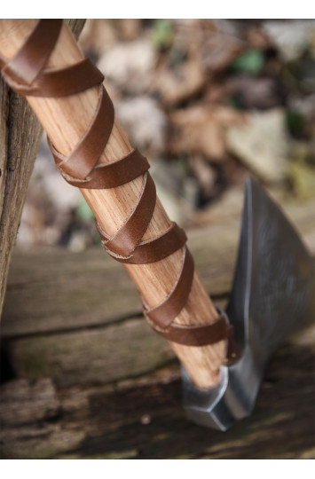 Vikingų kirvis tipas M