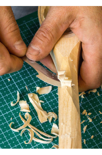 Universalus detalaus drožinėjimo peilis delnine rankena