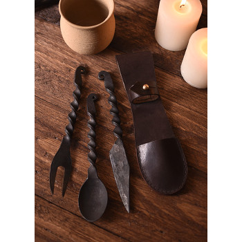 Rankomis kaltų stalo įrankių rinkinys su dėklu