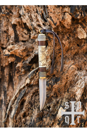 Mažas vikingų peilis, anglinio plieno geležtė, medinė/kaulinė rankena su Torslundos motyvu
