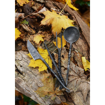 Rankomis kalti stalo įrankių rinkinys su odiniu dėklu