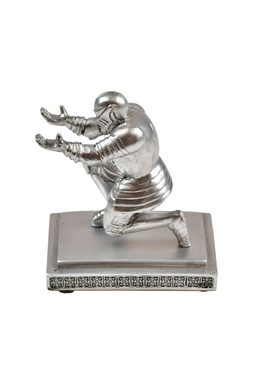 Riterio figūrėlė - laiškų atidarytuvo-rašiklio laikiklis, klūpantis viduramžių riteris