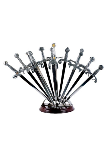 Stovas 12 laiškų atidarytuvų